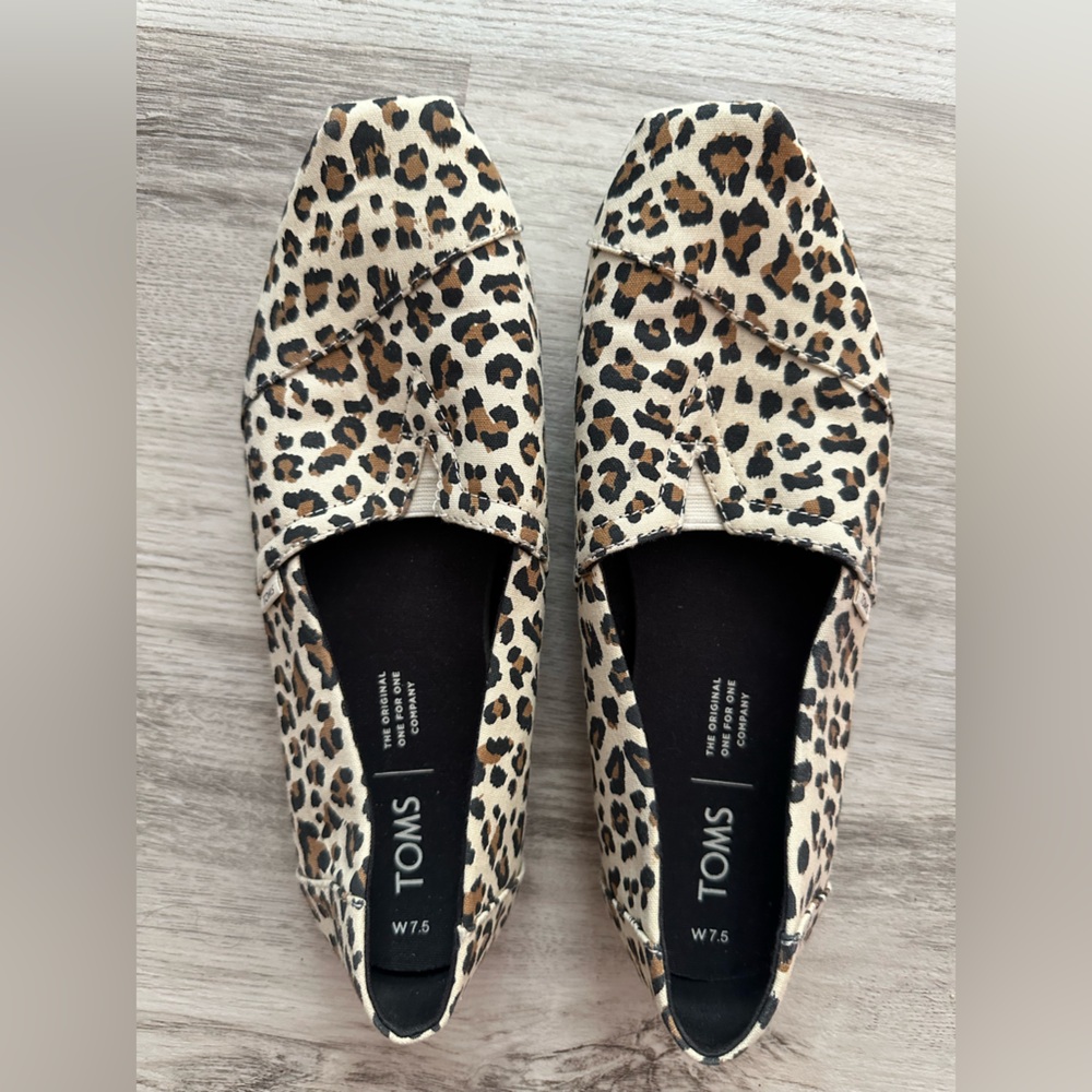 TOMS Women's Leopard Print Flats